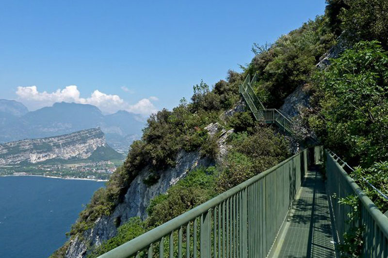 Il sentiero Busatte Tempesta del Lago di Garda