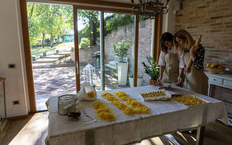 Discover the old market and make fresh pasta Verona In Tour